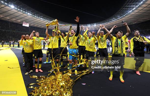 Endspiel, Saison 2011/2012 - FUSSBALL DFB POKAL FINALE SAISON 2011/2012 Borussia Dortmund - FC Bayern Muenchen Kevin Grosskreutz, Sebastian Kehl,...