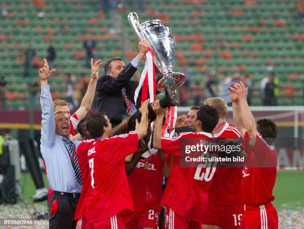 Bayern Muenchen - FC Valencia 6:5 n. E. JUBEL FC Bayern Muenchen; Thorsten Fink, Samuel Kuffour, Mehmet Scholl, Patrick Andersson, Hasan...