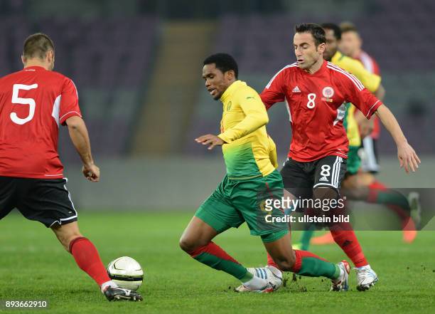 Testspiel Albanien - Kamerun Samuel Eto o gegen Ervin Bulku und Lorik Cana