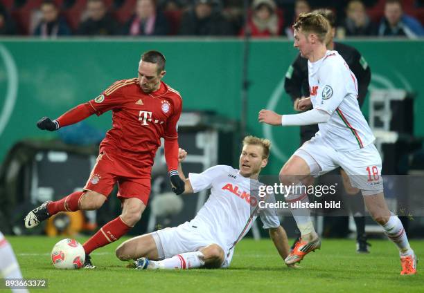 Achtelfinale, Saison 2012/2013 - FUSSBALL DFB-POKAL ACHTELFINALE SAISON 2012/2013 FC Augsburg - FC Bayern Muenchen Franck Ribery gegen Ragnar Klavan...