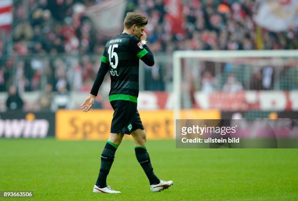 Spieltag, Saison 2012/2013 BUNDESLIGA SAISON 2012/2013 23. Spieltag FC Bayern Muenchen - SV Werder Bremen Sebastian Proedl enttaeuscht nach seiner...