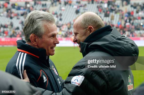 Spieltag, Saison 2012/2013 BUNDESLIGA SAISON 2012/2013 23. Spieltag FC Bayern Muenchen - SV Werder Bremen Trainer Thomas Schaaf gratuliert Trainer...