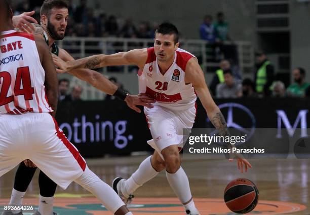 Andrea Cianciarini, #20 of AX Armani Exchange Olimpia Milan in action during the 2017/2018 Turkish Airlines EuroLeague Regular Season game between...