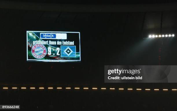 Spieltag FC Bayern Muenchen 9-2 Hamburger SV Anzeigentafel in der Muenchner Allianz Arena mit dem Ergebnis 9:2, der hoechsten Niederlage des HSV in...