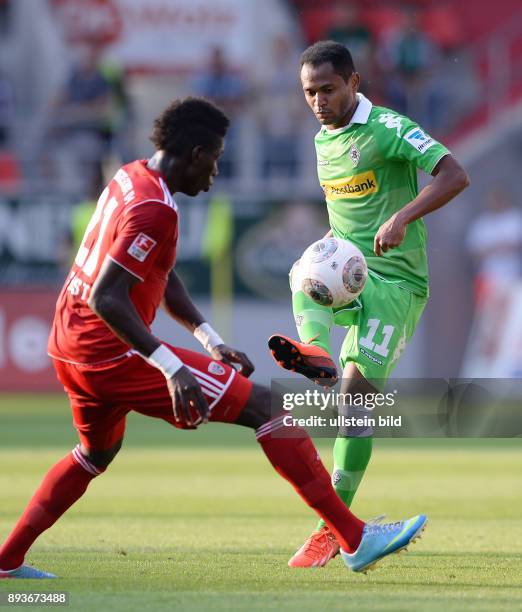 Bundesliga 2013/2014 Testspiel FC Ingolstadt 04 - Borussia Moenchengladbach Raffael gegen Caiuby