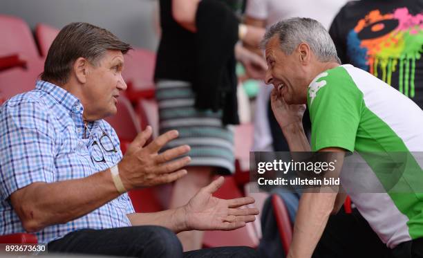 Bundesliga 2013/2014 Testspiel FC Ingolstadt 04 - Borussia Moenchengladbach Praesidiumsmitglied Hans Meyer im Gespraech mit Trainer Lucien Favre