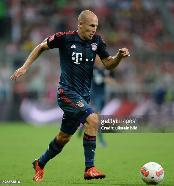 Fussball International Audi Cup 2013 Saison 2013/2014 FC Bayern Muenchen - Sao Paulo FC Arjen Robben am Ball