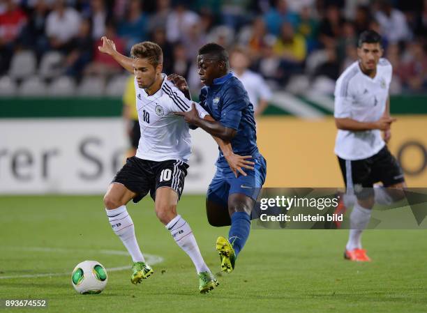 Laenderspiel Freundschaftsspiel U 21 Deutschland - Frankreich Moritz Leitner gegen Nampalys Mendy