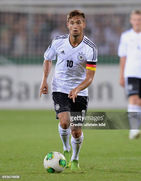 Laenderspiel Freundschaftsspiel U 21 Deutschland - Frankreich Moritz Leitner am Ball