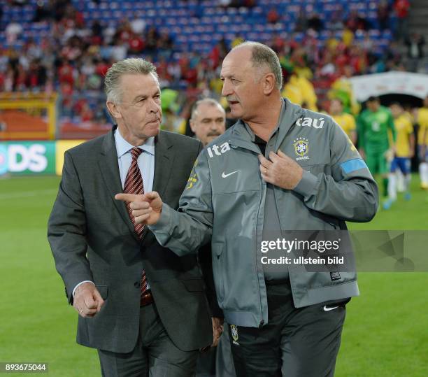 Testspiel Schweiz - Brasilien Trainer Ottmar HITZFELD und Trainer Luiz Felipe SCOLARI im Gespraech