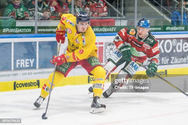 Maximilian Kammerer of Duesseldorfer EG and Steffen Toelzer of Augsburger Panther battle for the ball during the DEL match between Augsburger Panther...