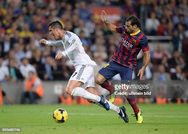 Spieltag El Clasico FC Barcelona - Real Madrid Foul oder nicht; Javier Mascherano gegen Cristiano Ronaldo