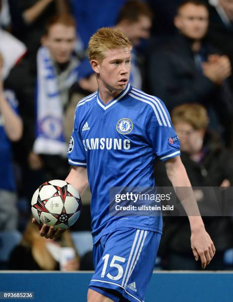 Vorrunde in London FC Chelsea - FC Schalke Kevin De Bruyne mit Ball