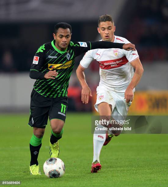 Fussball 1. Bundesliga Saison 2013/2014 13. Spieltag VfB Stuttgart - Borussia Moenchengladbach Raffael gegen Moritz Leitner