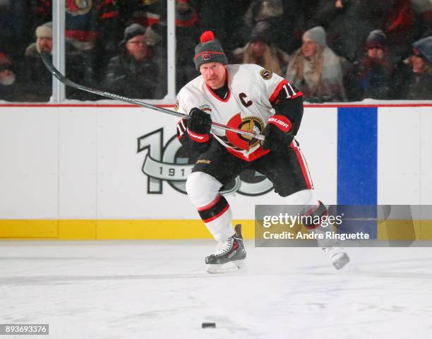 Ottawa Senators alumni Daniel Alfredsson warms up during the 2017 Scotiabank NHL100 Classic Ottawa Senators Alumni Game on Parliament Hill on...