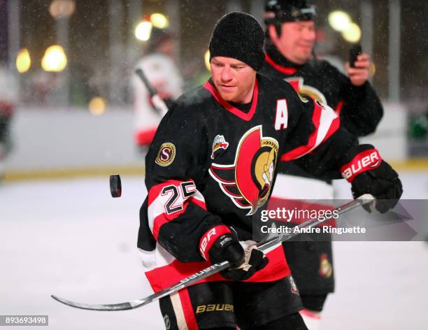 Ottawa Senators alumni Chris Neil warms up during the 2017 Scotiabank NHL100 Classic Ottawa Senators Alumni Game on Parliament Hill on December 15,...