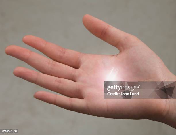 light emiting capsule - handfläche stock-fotos und bilder