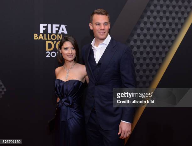 Fussball International FIFA Ballon d Or Torwart Manuel Neuer mit Freundin Kathrin Gilch
