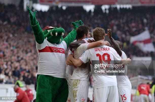 Fussball 1. Bundesliga Saison 2013/2014 29. Spieltag VfB Stuttgart - SC Freiburg JUBEL VfB Stuttgart; Maskotten Fritzle, Martin Harnik, Timo Werner...