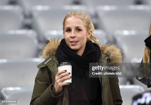 Bayern Muenchen - Eintracht Braunschweig Die Freundin Nina W. Von Torwart Manuel Neuer auf der Tribuene in der Allianz Arena