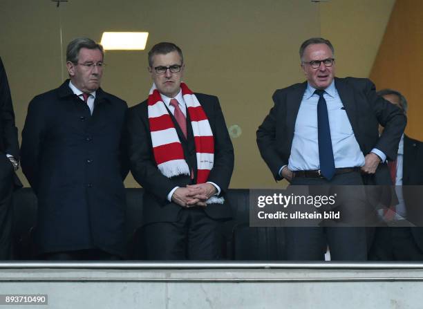 Porto - FC Bayern Muenchen FC Bayern Muenchen Vorstang nachdenklich; Praesident Karl Hopfner, Finanzvorstand Jan-Christian Dreesen und...