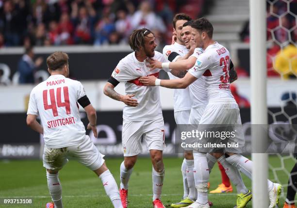 Spieltag VfB Stuttgart - SC Freiburg JUBEL VfB Stuttgart; Alexandru Maxim, Martin Harnik, Christian Gentner, Oriol Romeu und Daniel Ginczek