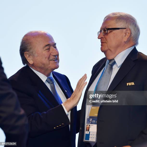 Fussball 64. FIFA Kongress in Sao Paulo 2014 FIFA Praesident Joseph S. Blatter im Gespraech mit Theo ZWANZIGER