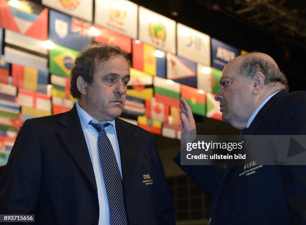 Fussball International 62. FIFA Kongress in Budapest 2012 Vizepraesident Michel PLATINI (li, Frankreich, FIFA-Exekutivkomitee und Marios LEFKARITIS