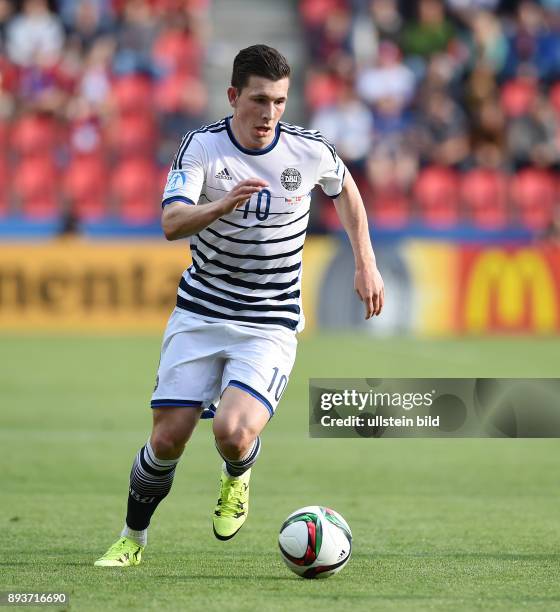 International UEFA U21-EUROPAMEISTERSCHAFT 2015 GRUPPENPHASE in Prag Tschechische Republik - Daenemark Pierre Hojbjerg am Ball