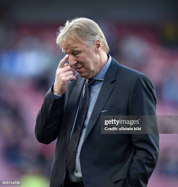 International UEFA U21-EUROPAMEISTERSCHAFT 2015 GRUPPENPHASE in Prag Deutschland 1-1 Serbien Trainer Horst Hrubesch nachdenklich