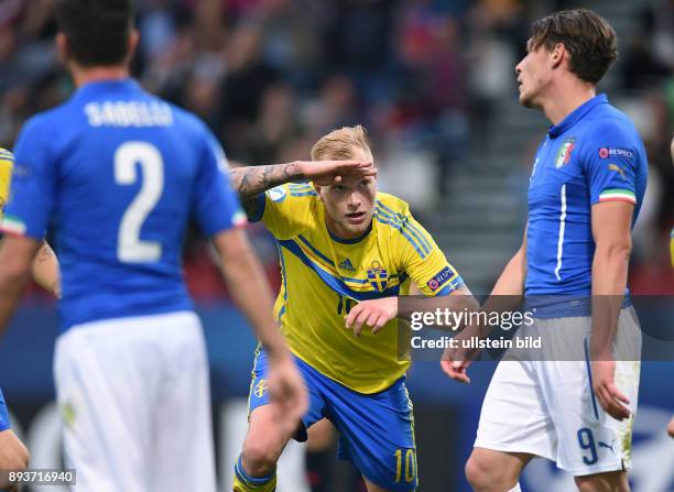 International UEFA U21-EUROPAMEISTERSCHAFT 2015 GRUPPENPHASE in Olmuetz Italien - Schweden JUBEL Schweden; Torschuetze zum 1-1 Ausgleich John...