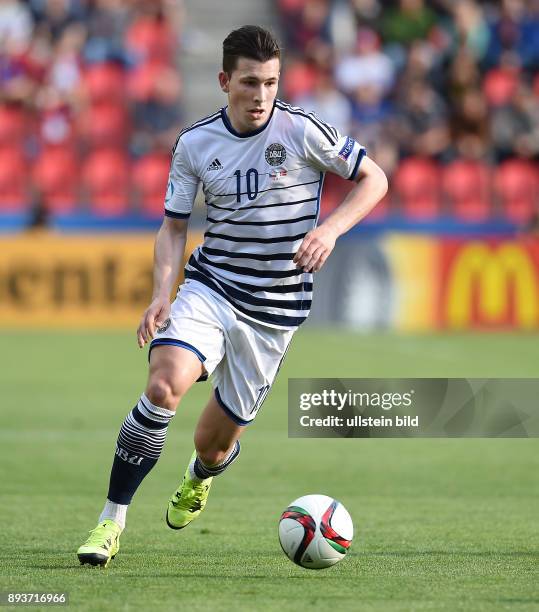 International UEFA U21-EUROPAMEISTERSCHAFT 2015 GRUPPENPHASE in Prag Tschechische Republik - Daenemark Pierre Hojbjerg am Ball