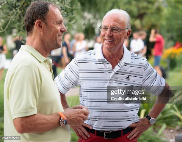 Fussball 25 Jahre nach dem Titelgewinn bei der WM 1990 in Italien Franz Beckenbauer und Holger Osieck