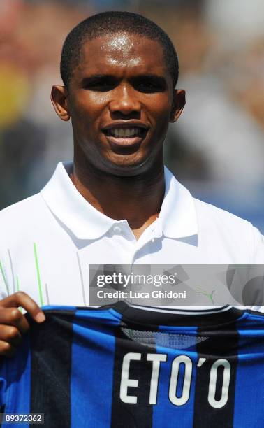 Cameroon striker Samuel Eto'o poses with his new jersey during his presentation at Inter Milan's training centre in Appiano Gentile on July 28, 2009...