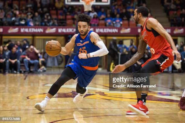London Perrantes of the Canton Charge handles the ball against the Windy City Bulls on December 15, 2017 at the Canton Memorial Civic Center in...
