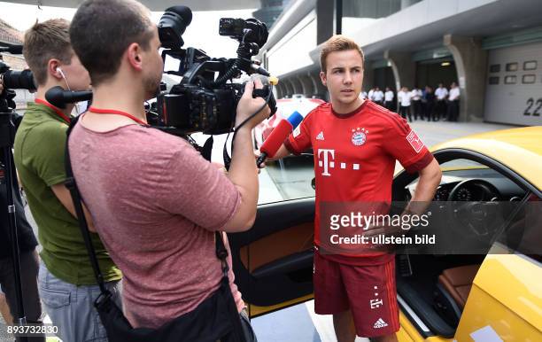 Audi Football Summer Tour China 2015 FC Bayern Muenchen Tag 4: Audi Driving Experience Mario Goetze bei einem Interview vor einem Audi TT auf der...