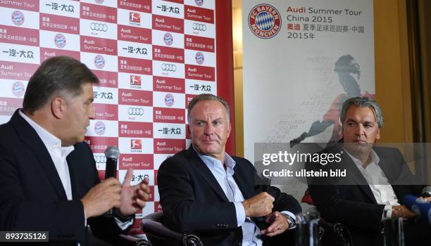 Audi Football Summer Tour China 2015 FC Bayern Muenchen Tag 7: Pressekonferenz Vorstandsvorsitzender Karl Heinz Rummenigge mit Vorstandsmitglied...