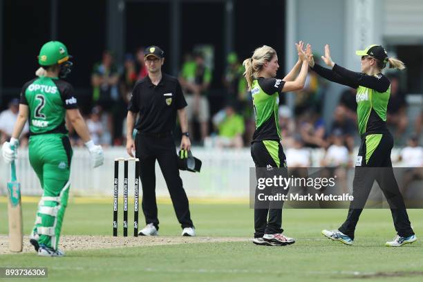 Nicola Carey of the Thunder celebrates with Alex Blackwell of the Thunder after taking the wicket of Katie Mack of the Stars during the Women's Big...