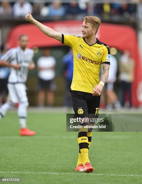 Fussball International Testspiel 2015/2016 in St. Gallen Borussia Dortmund - Juventus Turin Marco Reus mit Daumen hoch