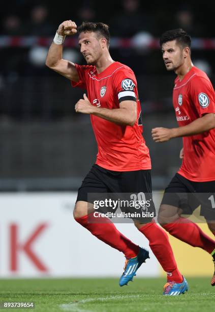 Fussball DFB Pokal 2014/2015 1. Runde SSV Reutlingen - Karlsruher SC JUBEL SSV Reutlingen; Torschutze zum 2-0 Giuseppe Ricciardi