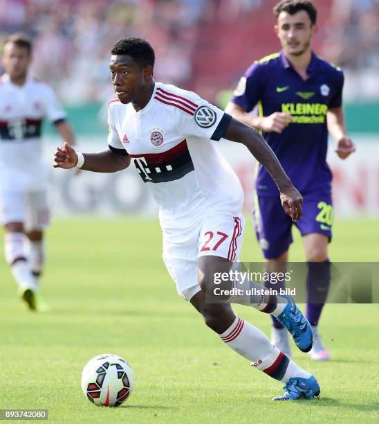 Fussball DFB Pokal 2014/2015 1. Rundein Karlsruhe FC Noettingen - FC Bayern Muenchen David Alaba am Ball