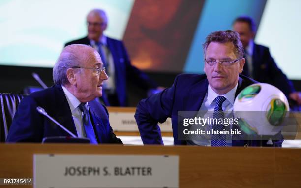 Fussball 63. FIFA Kongress auf Mauritius 2013 FIFA Praesident Joseph S. Blatter und FIFA Generalsekretaer Jerome VALCKE