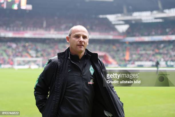 Fussball 1. Bundesliga Saison 2015/2016 9. Spieltag SV Werder Bremen - FC Bayern Muenchen Trainer Viktor Skripnik