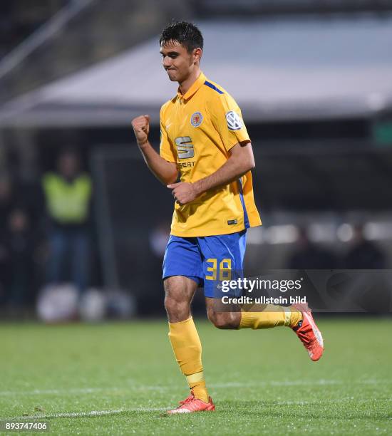 Fussball DFB Pokal 2015/2016 2. Runde SSV Reutlingen - Eintracht Braunschweig JUBEL; Torschuetze zum 0-3 Gerrit Holtmann