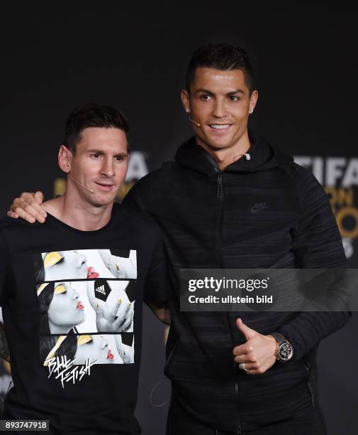 Fussball International FIFA Ballon d Or 2015 in Zuerich Pressekonferenz Weltfussballer 2015 nominierte Spieler: Lionel Messi und Cristiano Ronaldo