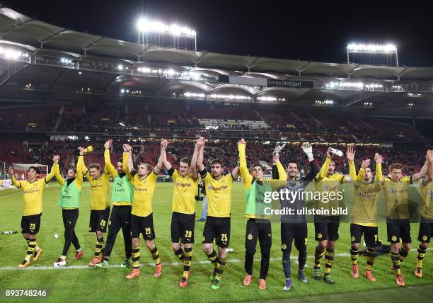 Fussball DFB Pokal Viertelfinale 2015/2016 VfB Stuttgart - Borussia Dortmund Schlussjubel, Laola Borussia Dortmund; Shinji Kagawa, Gonzalo Castro,...
