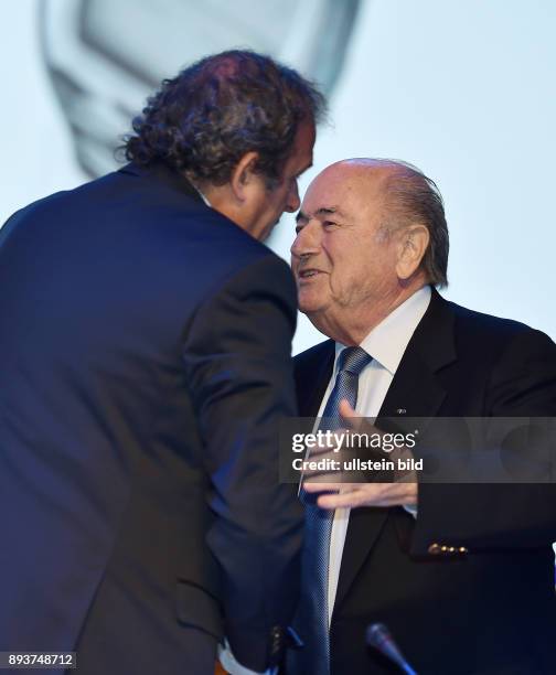 Fussball 64. FIFA Kongress in Sao Paulo 2014 FIFA Praesident Joseph S. Blatter mit FIFA Vizepraesident Michel PLATINI