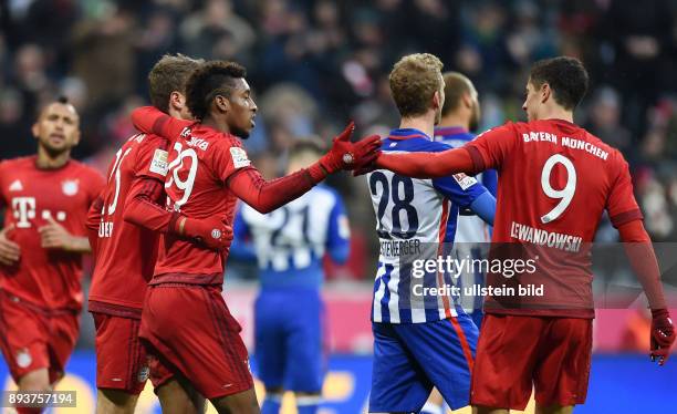 Fussball 1. Bundesliga Saison 2015/2016 14. Spieltag FC Bayern Muenchen - Hertha BSC Berlin Teamjubel FC Bayern Muenchen; Thomas Mueller, Kingsley...