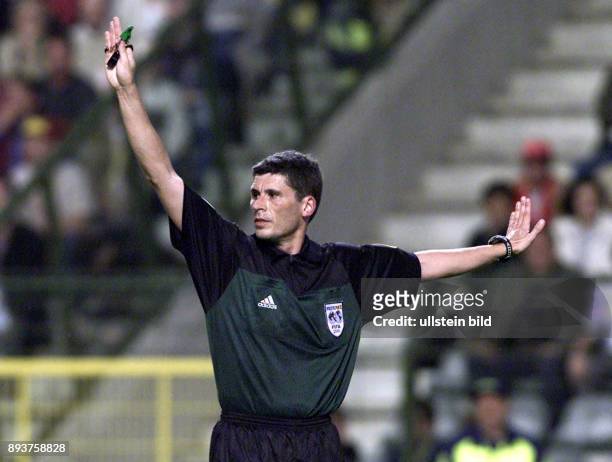 Fussball International Europameisterschaft 2000 Eroeffnungsspiel im Koenig Baudouin - Stadion in Bruessel Belgien - Schweden Schiedsrichter Markus...