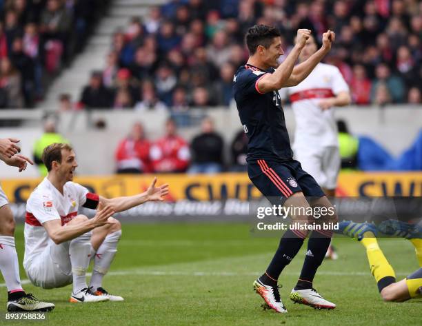 Fussball 1. Bundesliga Saison 2015/2016 29. Spieltag VfB Stuttgart - FC Bayern Muenchen JUBEL Robert Lewandowski nach dem Tor zum 0-1; Georg...